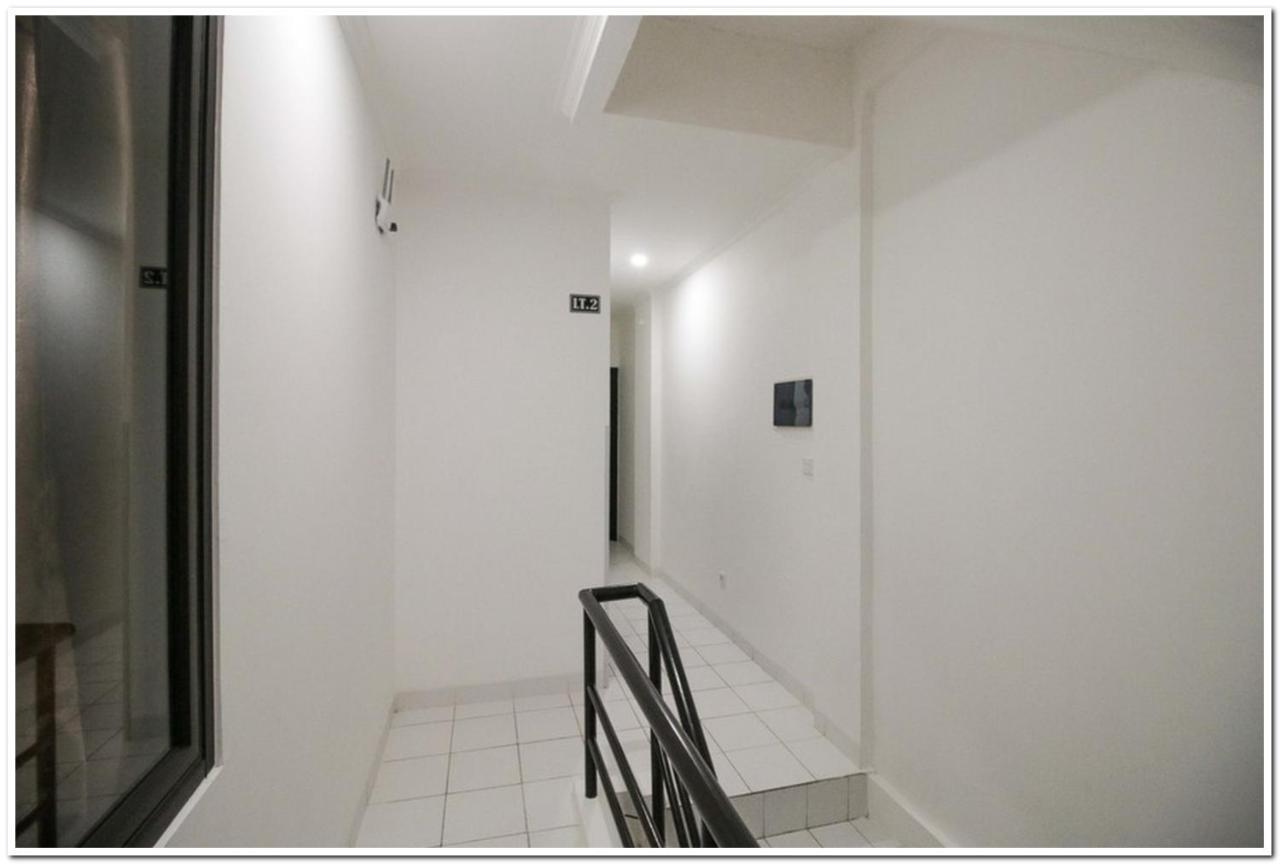Reddoorz @ Ruko Itc Roxy Mas Otel Cakarta Dış mekan fotoğraf